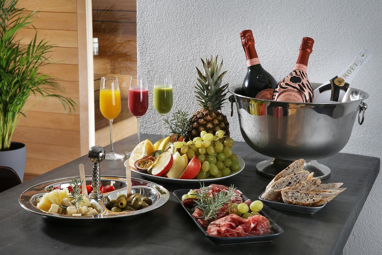 Private Lux With Whirlpool And Sauna In Couette-café